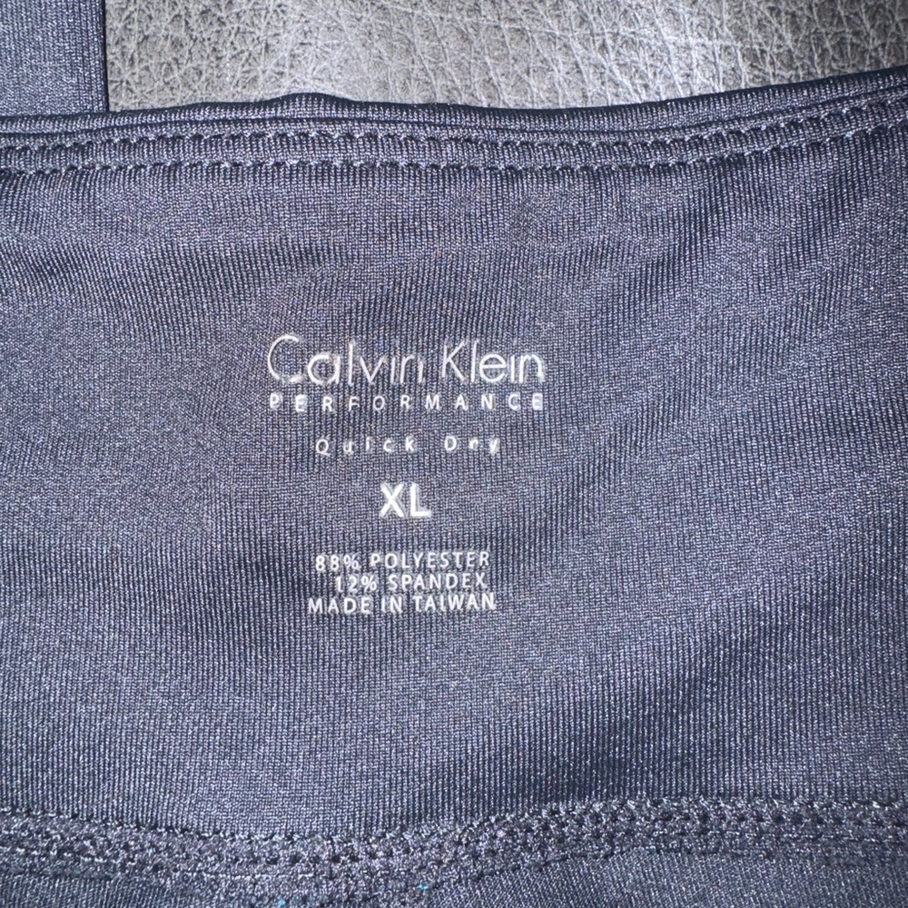 CALVIN KLEIN PERFORMANCE QUICK DRY CAPRI - Picture 2 of 2